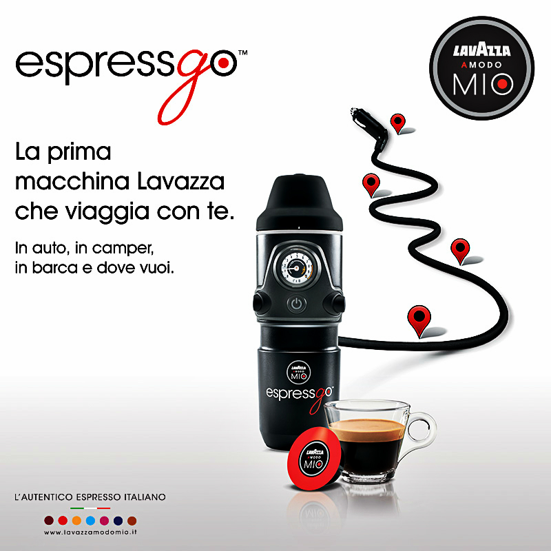 Первая портативная капсульная кофе-машина Lavazza готовит кофе, где бы ...
